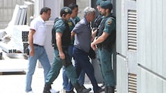 &Aacute;ngel Mar&iacute;a Villar con la Guardia Civil. 