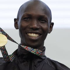 Kipsang: récord en la maratón, suspendido por dopaje y ahora detenido por beber en un bar