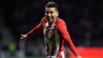 Correa celebra su gol al Valencia, que dio el triunfo al Atlético.