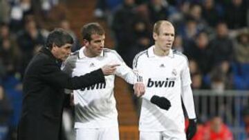 <b>ENFADADO.</b> El centrocapista del Real Madrid Rafael Van der Vaart se mostró sigustado por su actual situación en el Real Madrid y aseguró que es la mayor víctima de la marcha de Schuster y la llegada de Juande Ramos.