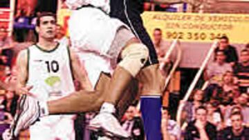 <B>EN ALZA.</B> Louis Bullock mostró su gran eficacia anotadora.