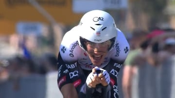 Resumen y resultado de la segunda etapa del Giro de Italia: Ayuso, uno de los ‘gallos’ más fuertes