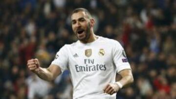 Benzema celebra uno de los dos goles contra el Malm&ouml;.