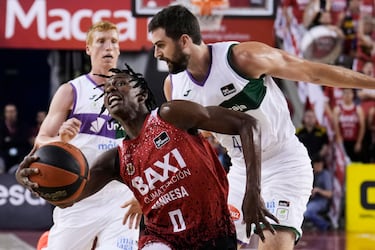 El Unicaja cortocircuita al Manresa y se mete en semifinales