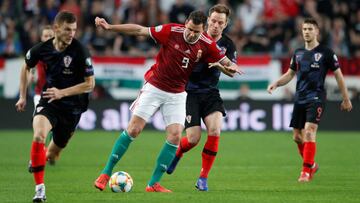 Soccer Football - Euro 2020 Qualifier - Group E - Hungary v Croatia - Groupama Arena, Budapest, Hungary - March 24, 2019  Hungary&#039;s Adam Szalai in action with Croatia&#039;s Ivan Rakitic   REUTERS/Bernadett Szabo