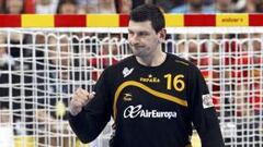 Manolo Cadenas no tiene problemas de enseñar sus armas