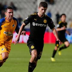Raúl Gudiño debutó en Champions en empate ante el Borussia Dortmund