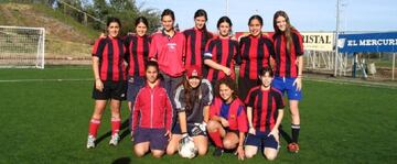 Christiane Endler (abajo, de negro) en Canallas, su primer equipo en una liga femenina.