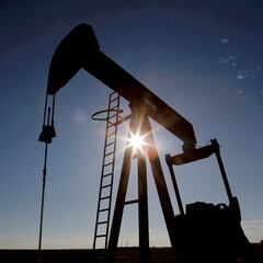 ¿Por qué podría dispararse el precio de la gasolina en Chicago tras el paso de un tornado por una refinería?