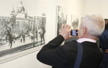 La exposición muestra la vinculación de San Lorenzo de El Escorial con el club rojiblanco a lo largo de la historia.  