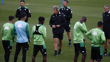 Pellegrini, con sus jugadores.