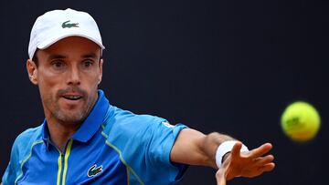 Cecchinato ahonda en la crisis de Bautista