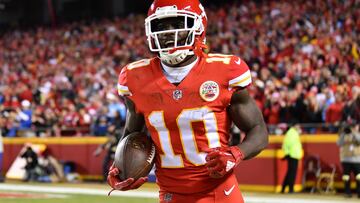 Tyreek Hill sale de Chiefs y llega a los Dolphins