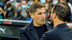 Jose Bordalas, head coach of Valencia, saludate to Roberto Moreno, head coach of Granada, during the Santander League match between Valencia CF and Granada CF at the Mestalla Stadium on March 5, 2022, in Valencia, Spain.
 AFP7 
 05/03/2022 ONLY FOR USE IN