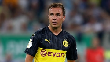 Gotze could play in Dortmund's cup clash despite forearm fracture