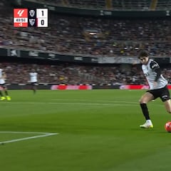 Por esto es el buque insignia para la afición de Mestalla este año: el golazo y lo que hace antes Javi Guerra tienen que verlo