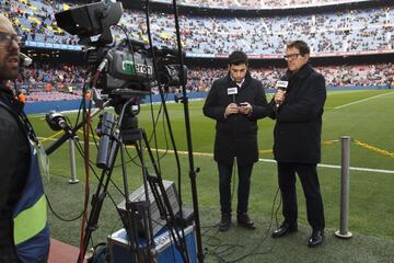 Fabio Capello, comentarista de El Clásico para una televisión.

