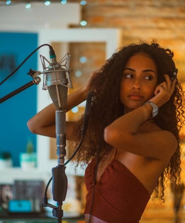 Por último, el de Sara Deop sonará a muchos de los espectadores y seguidores de estos años de 'La Voz Kids', concurso en el que participó a sus 13 años, siendo finalista. Desde entonces, ha tenido claro que triunfar en la música es su sueño, y además de acumular miles de seguidores en redes sociales, ha lanzado dos canciones. Como tantos otros concursantes, también trabaja con compositores de éxito, que han trabajado, entre otras artistas, con Dua Lipa.