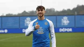 El Deportivo presentó a Adrià Altimina, uno de sus dos fichajes de invierno.