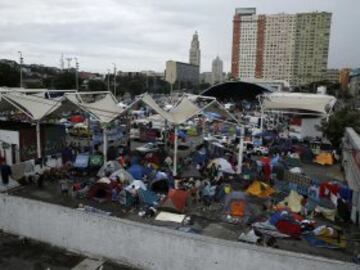 Miles de seguidores argentinos están llegando a Río de Janeiro para presenciar la final del Mundial 2014 contra Alemania. Las zonas de acampada están cada vez más llenas.
