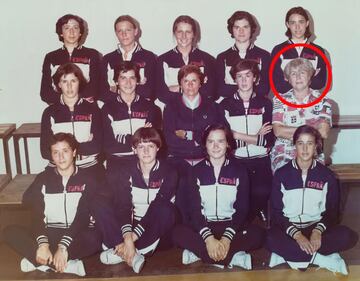 Pionera del baloncesto femenino y una figura clave en su desarrollo y difusión en los 70. Fue jugadora, entrenadora y directiva durante casi cuatro décadas. Delegada de la Selección femenina de baloncesto durante casi 20 años, formó parte de diferentes áreas de trabajo de la FEB, en especial del Comité de Baloncesto Femenino, del que fue presidenta y principal impulsora. Segura de Luna le dio en el 2000 la Medalla de Oro de la Federación.