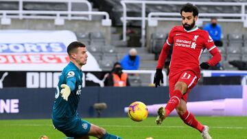 30 December 2020, England, Newcastle: Newcastle United goalkeeper Karl Darlow (L) saves a shot from Liverpool's Mohamed Salah during the English Premier League soccer match between Newcastle United and Liverpool at James' Park. Photo: Stu Forste