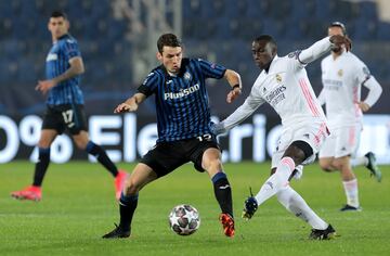 Marten De Roon y Ferland Mendy.