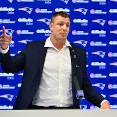 “Put me in the end zone and make me tiny”: Gronk’s hilarious Brady statue comment