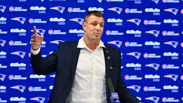 Former Patriots tight end Rob Gronkowski worked with the Chiefs’ new WR coach and had nothing but praise for Kansas City’s newest addition.