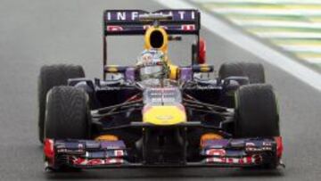 Vettel rueda con neum&aacute;ticos de agua en Interlagos. 