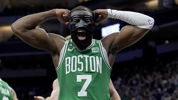 Brown celebra una victoria liberadora para los Celtics