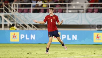 Marc Guiu, con la Selección.