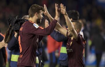 Los jugadores del Barcelona celebraron el título de Liga en el césped de Riazor 