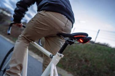 Blink!, el sillín con luces integradas controlado desde el manillar