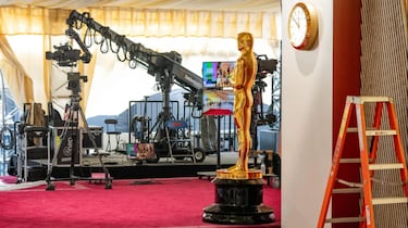 ¿Por qué la alfombra roja de los Oscars 2026 vuelve a ser roja y cuándo cambió?