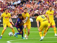 An announcement was made after certain songs from the stands activated the LaLiga protocol regarding hate and intolerance.