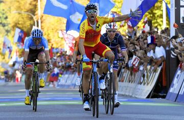 El español se impuso al sprint a Pinot, Woods y Dumoulin. Con 38 años gana su primer Mundial, había logrado dos platas y cuatro bronces en esta cita.