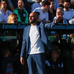 Giráldez: “Borja Iglesias dignifica la profesión de futbolista, no solo dentro del campo”