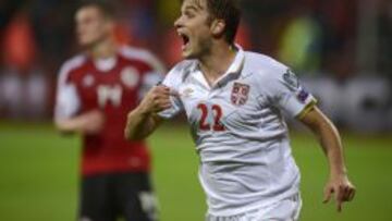 Adem Ljajic celebra el 0-2 ante Albania.