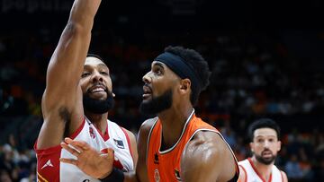 Brandon Davies ante Jahill Okafor.