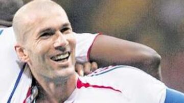 <b>DOS PARTIDOS MÁS. </b>Zidane se resiste a jugar su último encuentro. Tras eliminar a Brasil, disputará dos más: la semifinal y la final o el partido por el tercer puesto.