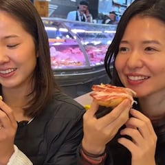 Dos japonesas prueban el jamón de bellota por primera vez en España y revelan: “No tiene nada que ver con el de Japón”