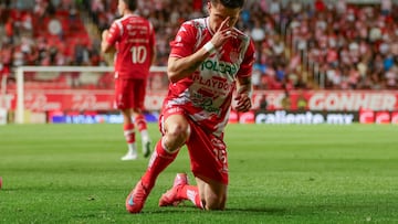 Pavel Perez celebrates his goal 1-1 of Necaxa during the 15th round match between Necaxa and Pachuca as part of the Liga BBVA MX, Torneo Clausura 2025 at Victoria Stadium, on April 11, 2025 in Aguascalientes, Mexico.