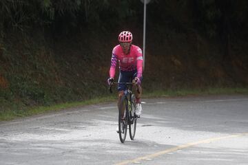 Rigoberto Urán se mostró feliz por su regreso a los entrenamientos en carretera. El ciclista colombiano empieza a pensar en el Tour de Francia donde será uno de los líderes del EF Education First