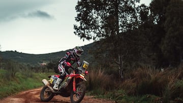 Tosha Schareina con la Honda en el Rally Raid de Portugal.