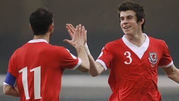 Giggs y Bale en un partido con Gales en 2007