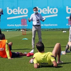 Bartomeu visita al primer equipo en la Ciutat Esportiva
