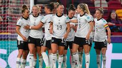 London (United Kingdom), 08/07/2022.- Lea Schueller (2-L) of Germany celebrates scoring the 2-0 during the Group B match of the UEFA Women's EURO 2022 between Germany and Denmark in London, Britain, 08 July 2022. (Dinamarca, Alemania, Reino Unido, Londres) EFE/EPA/VINCENT MIGNOTT
