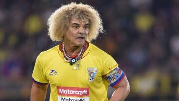 Carlos 'El Pibe' Valderrama en un partido amistoso en Bogotá.