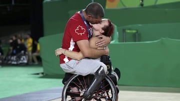 El beso de los deportistas paral&iacute;mpicos canadienses, Adam Lancia y Jamey Jewells, se ha convertido en una de las im&aacute;genes de los Juegos Paral&iacute;mpicos de R&iacute;o.